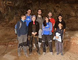 Middle to Upper Palaeolithic Transition at Cuevas de Los Casares?